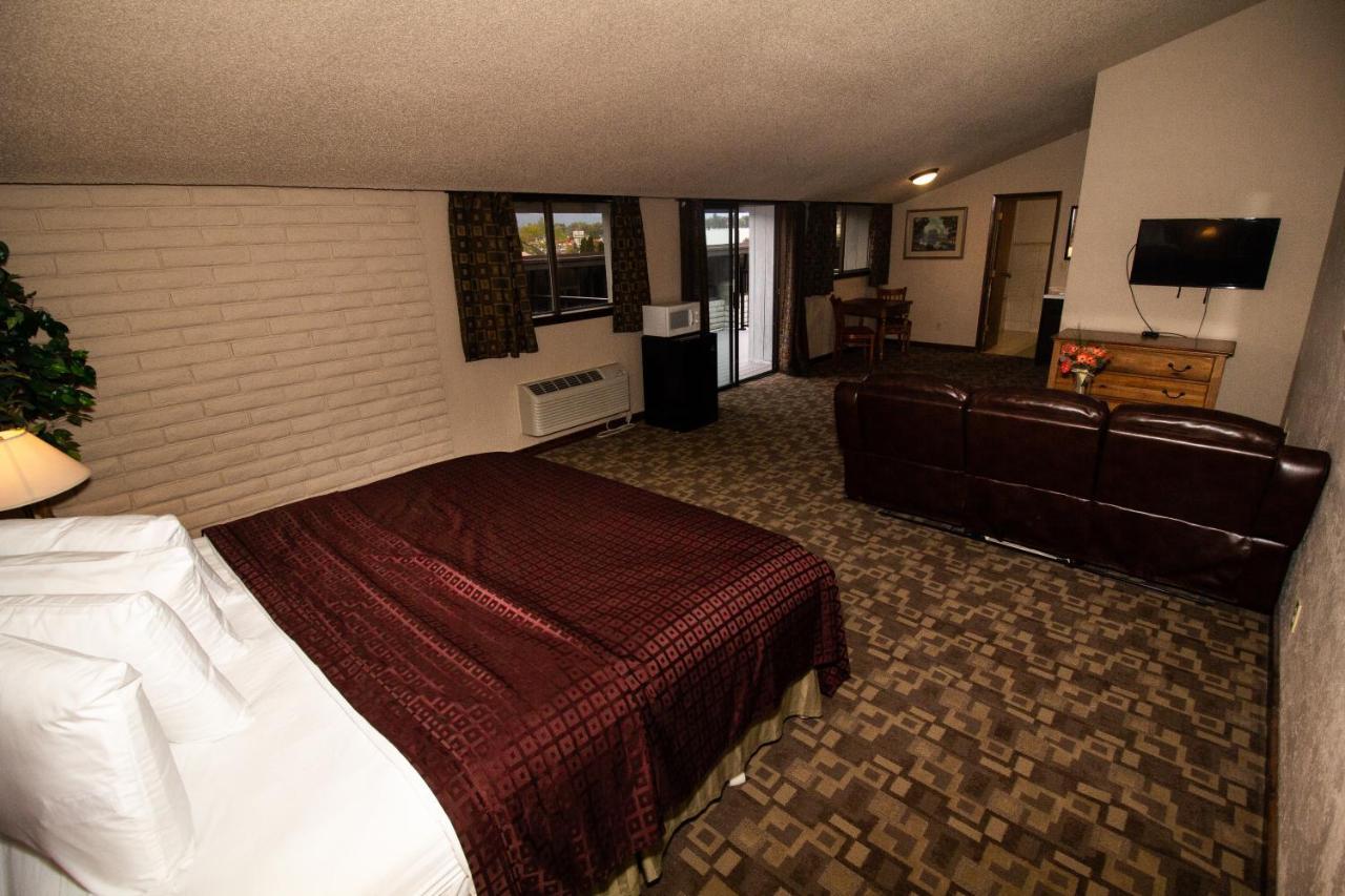 Fairbridge Inn, Suites & Outlaw Conference Center - Kalispell Exterior photo